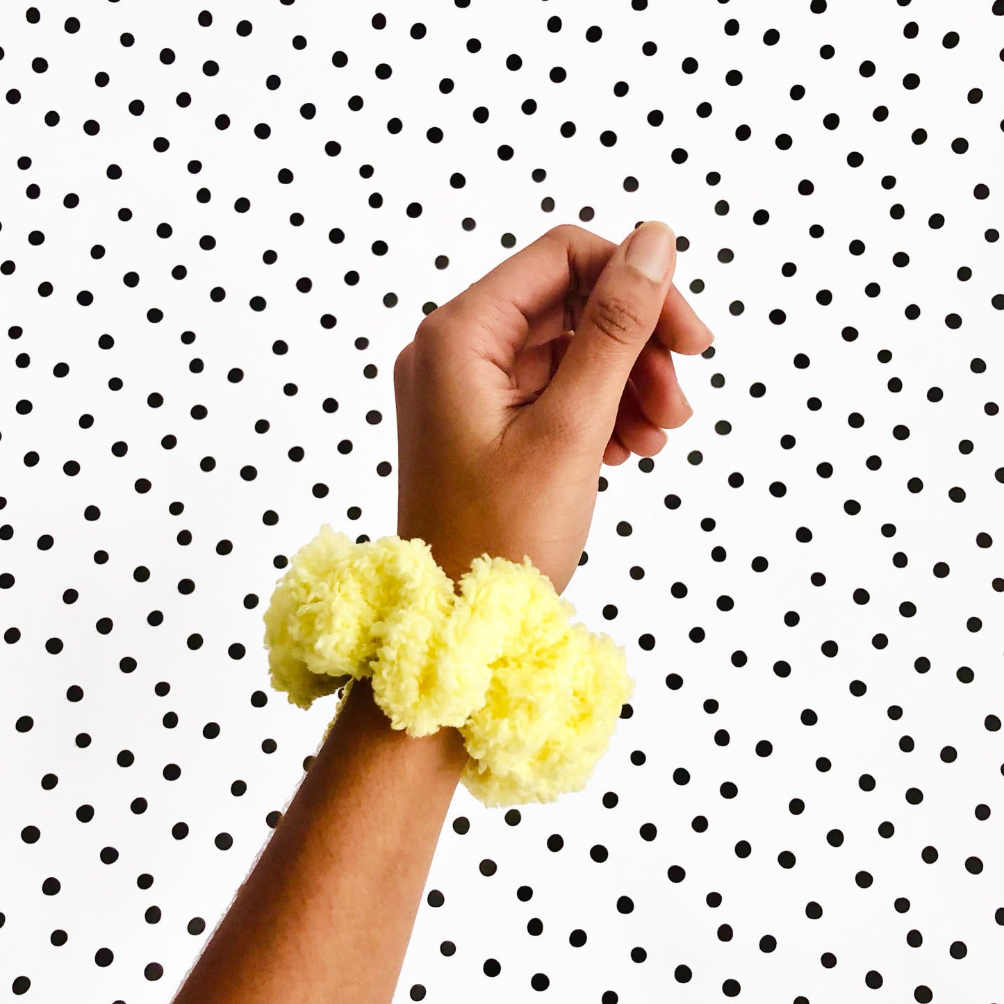 SOFT CROCHET SCRUNCHIE - Mellow Yellow